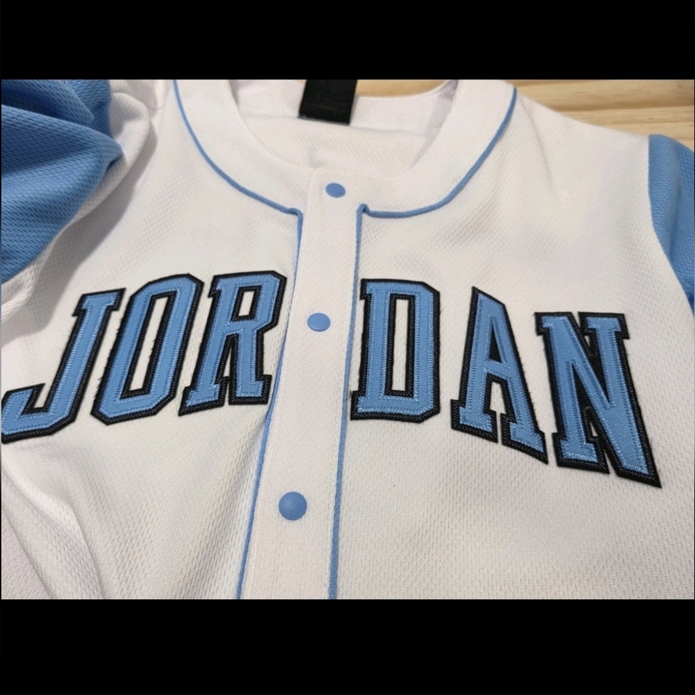 Michael Jordan White Jersey Boys Medium - Picture 3 of 10